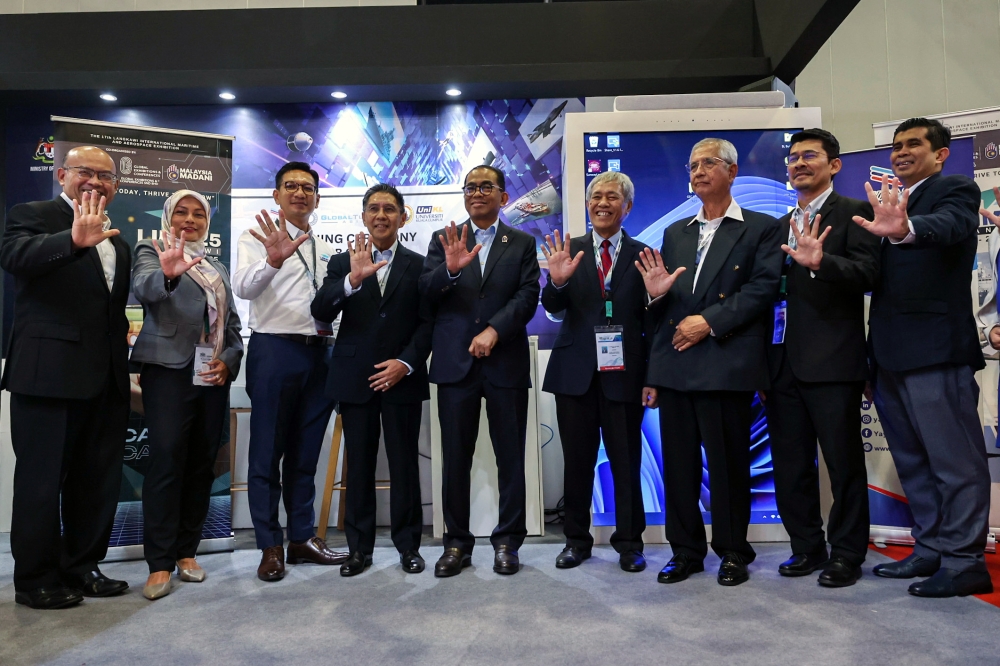 Defence Minister Datuk Seri Mohamed Khaled Nordin poses for a photo after witnessing the signing of a cooperation agreement document between Global Turbine Asia Sdn Bhd (GTA), the Armed Forces Fund Foundation Foundation (YLTAT) and the University of Kuala Lumpur (UniKL) at the Defence Services Asia (DSA) Exhibition and the National Security Exhibition (Natsec) Asia 2024 at Mitec, May 7, 2024. — Bernama pic 