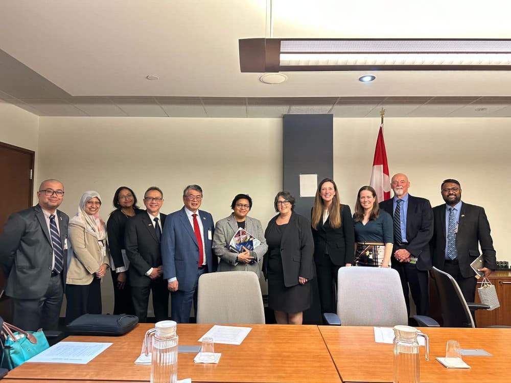 Minister in the Prime Minister’s Department (Law and Institutional Reform) Datuk Seri Azalina Othman Said said in a statement today that she and the delegation were trying to ensure that the empirical study would provide a strong foundation in the implementation of the separation of powers initiative. — Picture from Facebook/Azalina Othman Said 