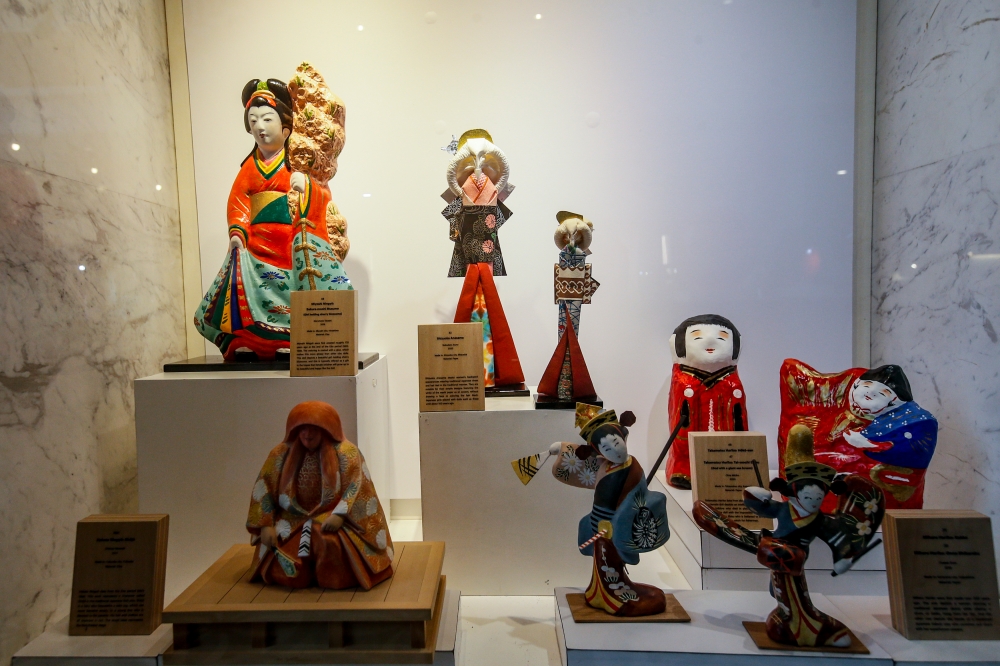 The many unique designs of Japanese dolls being displayed at Muzium Negara. — Picture by Hari Anggara