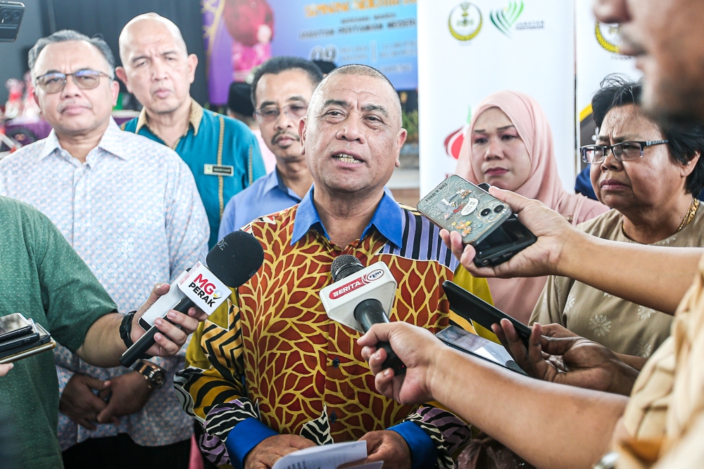 Perak Menteri Besar Datuk Seri Saarani Mohamad says the rebranding exercise is to differentiate the local red onion — previously coded as BAW-1 by the Malaysian Agricultural Research and Development Institute — from the imported ones that are widely available in Malaysian markets. ― Picture by Farhan Najib