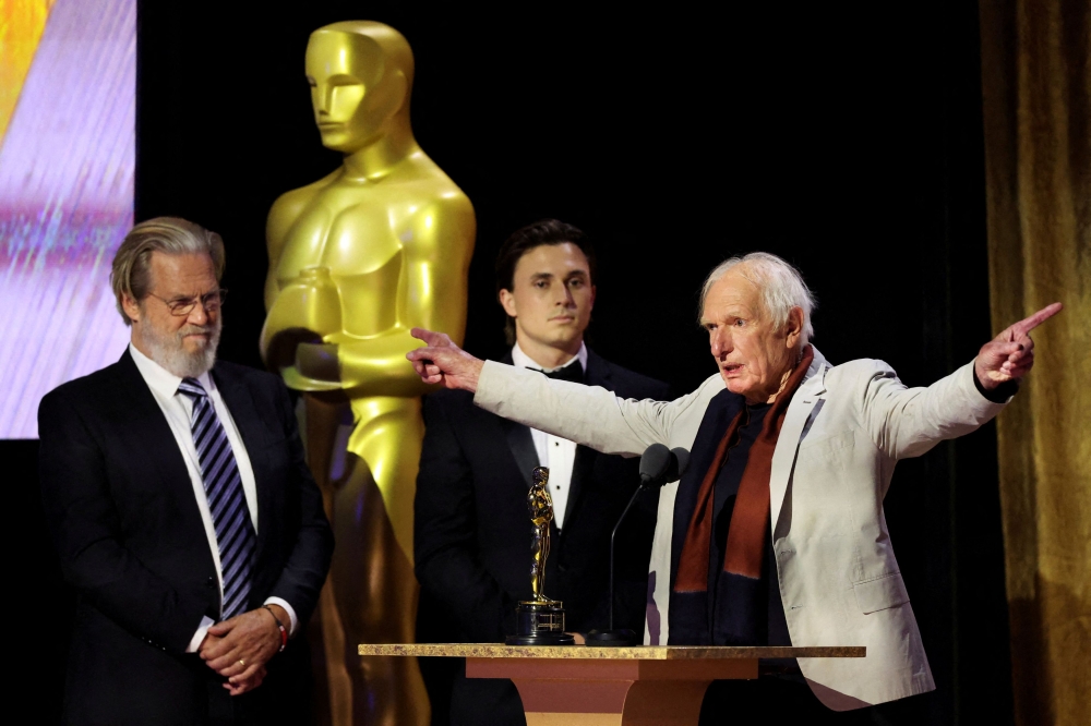 Director Peter Weir accepts his honorary Oscar at the 13th Governors Awards in Los Angeles November 19, 2022. — Reuters file pic