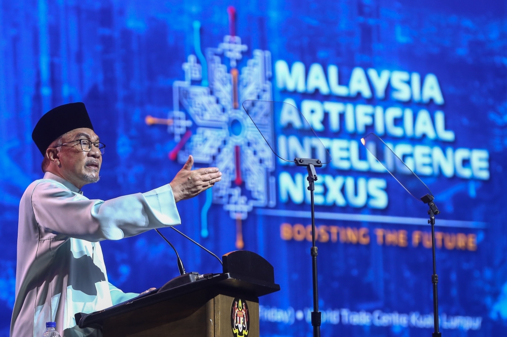 Prime Minister Datuk Seri Anwar Ibrahim today urged the Ministry of Higher Education (MoHE) to swiftly tackle Malaysia’s significant shortage of engineering experts. — Picture by Yusof Mat Isa
