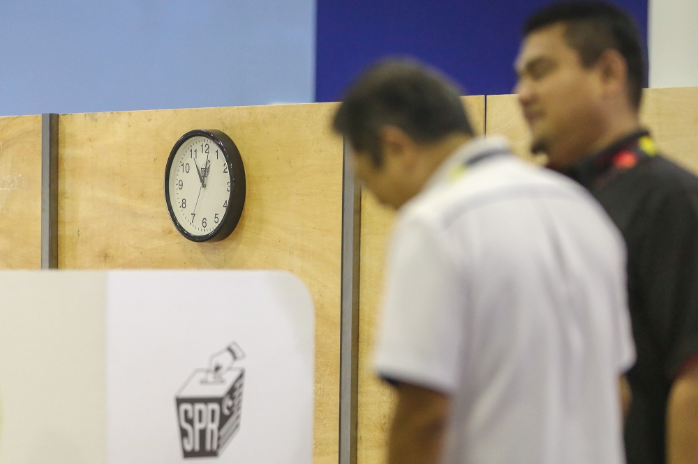 The public need not worry about voting in the Kuala Kubu Baru (KKB) state by-election tomorrow because public order and security are assured, said Selangor police chief Datuk Hussein Omar Khan. — Picture by Yusof Mat Isa