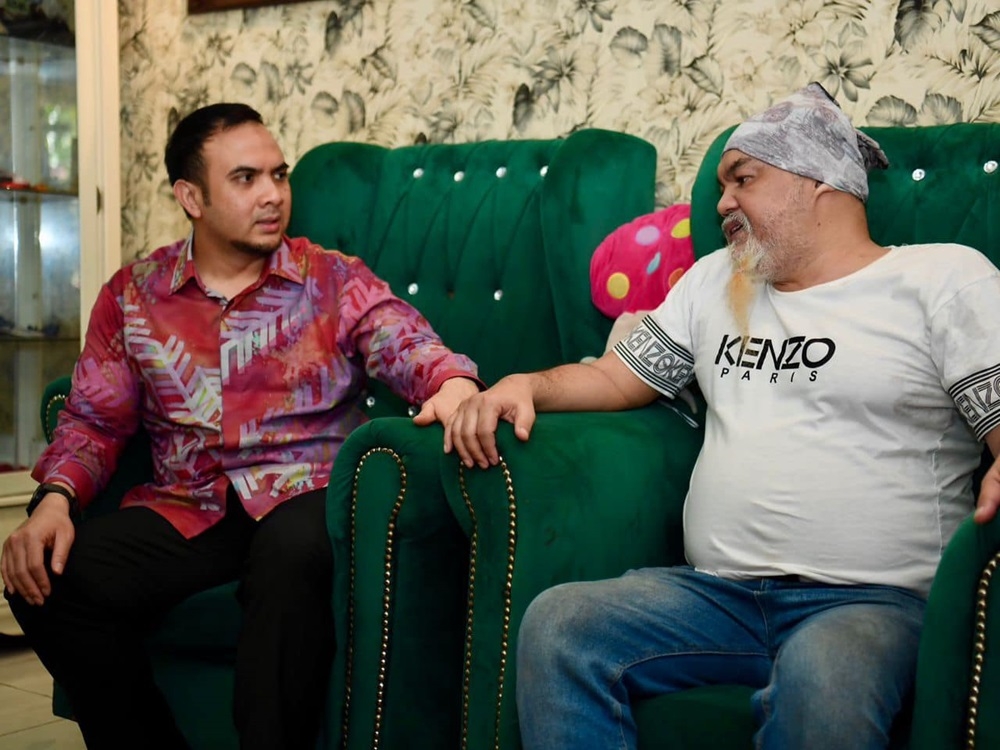 Prime Minister Datuk Seri Anwar Ibrahim’s political secretary Ahmad Farhan Fauzi is seen with actor Shahrol Asikin Mohd Shariff, who will be undergoing a heart operation due to heart complications next month. ― Picture via Facebook/Anwar Ibrahim