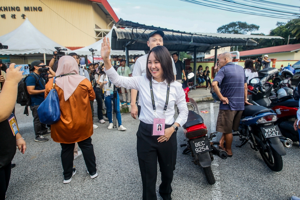 Pakatan Harapan candidate for the Kuala Kubu Baru by-election, Pang Sock Tao, speaks to reporters outside of SJKC Khing Ming in Kuala Selangor May 11, 2024. ― Picture by Hari Anggara