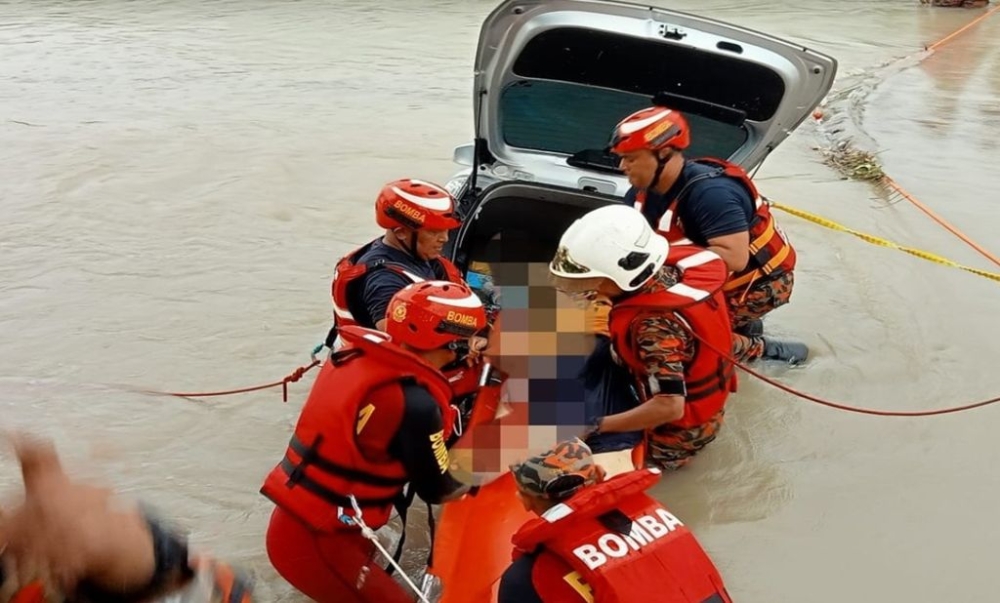 Woman dies after car plunges into river near Kepala Batas | Malay Mail