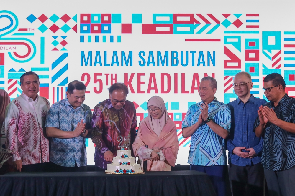 Datuk Seri Anwar Ibrahim (centre) and other party leaders cutting a cake in conjunction with PKR's 25th Anniversary celebrations at Sentul Depot in Kuala Lumpur, May 11, 2024. — Picture by Yusof Mat Isa