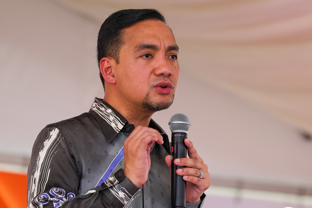 Johor Menteri Besar Datuk Onn Hafiz Ghazi said the state government is considering implementing policies to curb property price speculation associated with the establishment of the Johor-Singapore Special Economic Zone. — Bernama pic