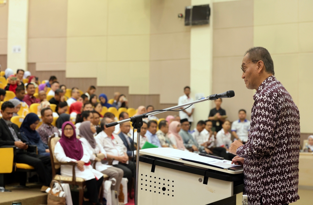 Health Minister Datuk Seri Dzulkefly Ahmad said the cumulative leprosy cases until the 18th epidemiological week as of May 4 were at 66 nationwide, including 24 cases in Sabah. — Bernama pic