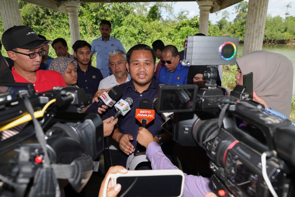 Johor Works, Transport, Infrastructure and Communications Committee chairman Mohamad Fazli Mohamad Salleh said the estimated overall cost of providing Light Rail Transit infrastructure in the Johor is estimated to cost RM16.7 billion compared to RM7 billion for the provision of Autonomous Rapid Transit infrastructure. — Bernama pic