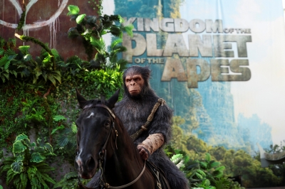 Latest ‘Planet of Apes’ episode swings to top of US box office