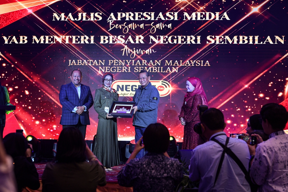 Negeri Sembilan Menteri Besar Datuk Seri Aminuddin Harun (second from right) at the Media Appreciation Ceremony with the Negeri Sembilan Menteri Besar in Seremban May 13, 2024. — Bernama pic