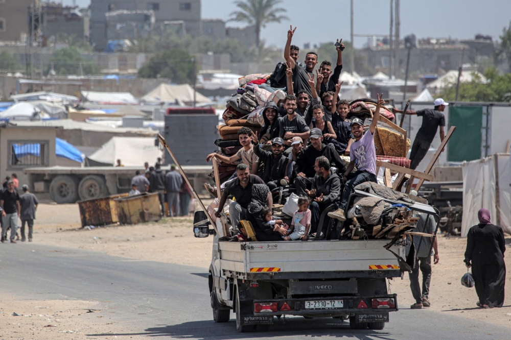 Palestinians fleeing Rafah. — AFP pic 