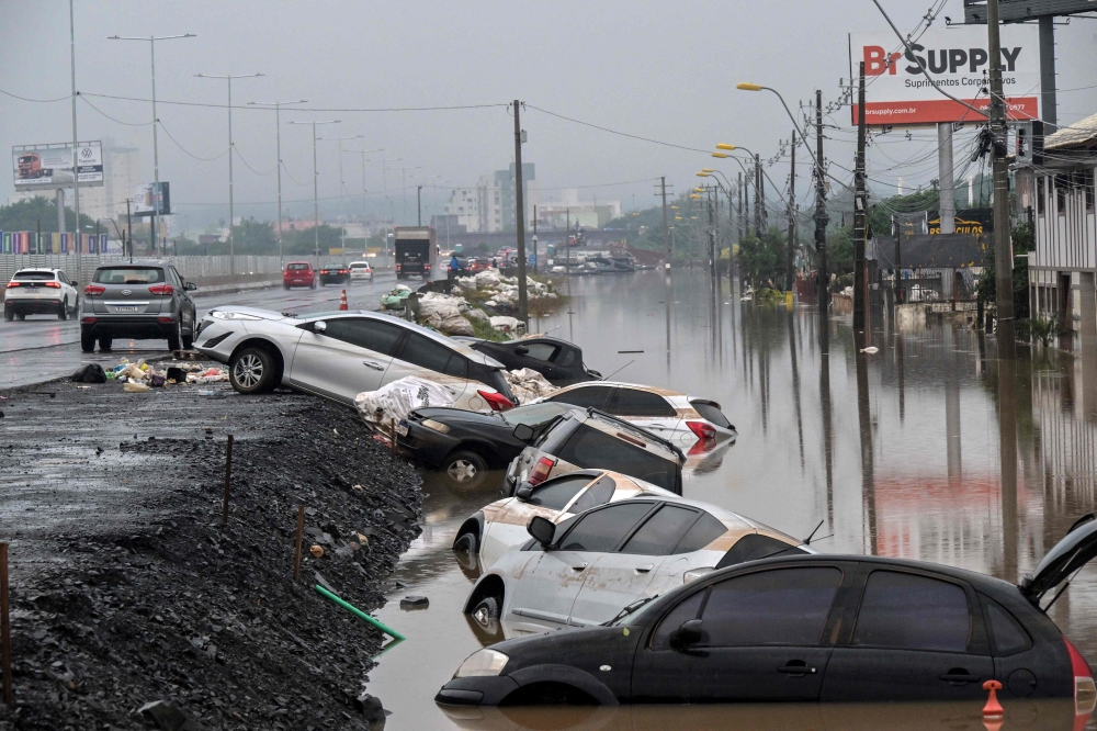 A view of stranded cars along a road in Sao Leopoldo, Rio Grande do Sul. — AFP pic