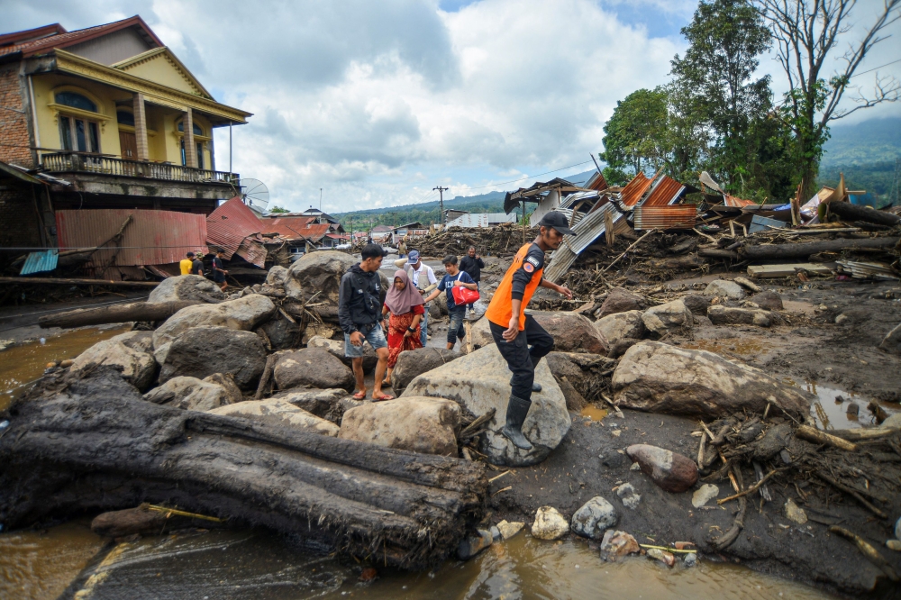 As of Tuesday, 3,396 people have been evacuated to nearby buildings, the head of national disaster and management agency BNPB, Suharyanto, said. — Reuters pic/Antara Foto/Iggo El Fitra