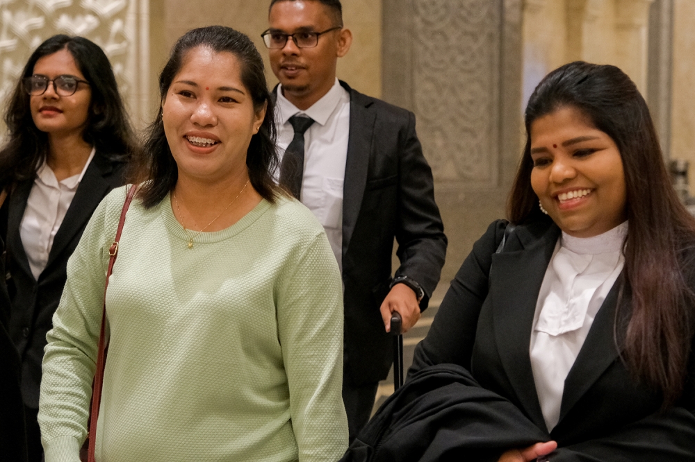 Loh Siew Hong (second from left) and her lawyers arrive at the Federal Court in Putrajaya May 14, 2024. — Picture by Miera Zulyana