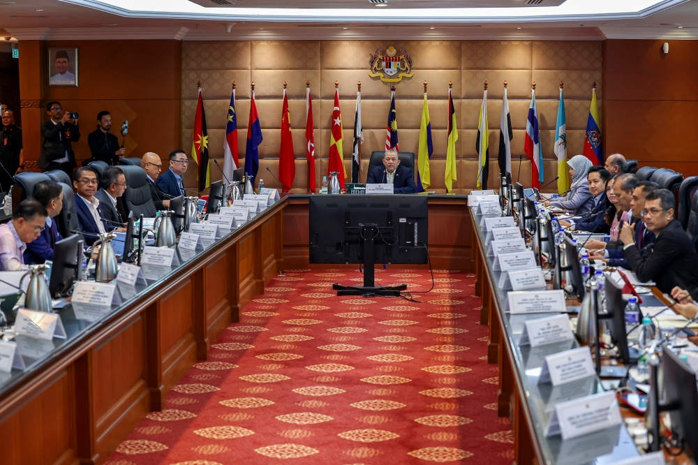 Deputy Prime Minister Datuk Seri Fadillah Yusof chairs the first National Science Council (NSC) Meeting for 2024, May 14, 2024. Also present was the Minister of Science, Technology and Innovation Chang Lih Kang. — Bernama pic 