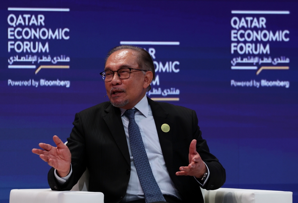 Speaking at the Qatar Economic Forum (QEF) 2024 today, the prime minister said Malaysia is currently focusing on digital transformation, energy transition as well as artificial intelligence (AI) sectors. — Bernama pic 
