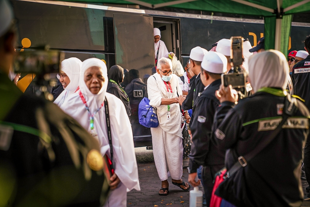 Seven buses carrying the pilgrims from group KT01 arrived at 5.30pm (local time) yesterday at Abraj Al Janadiriyah Hotel, which is also the headquarters of Lembaga Tabung Haji (TH) in Makkah. ― Bernama pic
