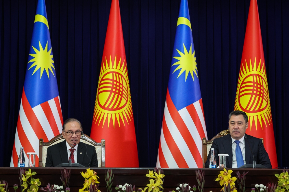 Prime Minister Datuk Seri Anwar Ibrahim and Kyrgyz Republic President Sadyr Japarov at a joint press conference after signing a joint statement at the four-eyed meeting at the Ala Archa State Residence, Bishkek, May 15, 2024. — Bernama pic 