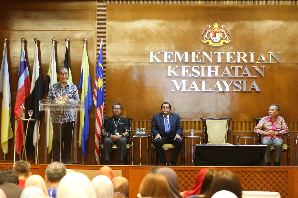 Health Minister Datuk Seri Dzulkefly Ahmad said despite an overall downward trend in its use in the country, tobacco use had claimed around 27,000 lives annually in Malaysia. — Picture by Miera Zulyana