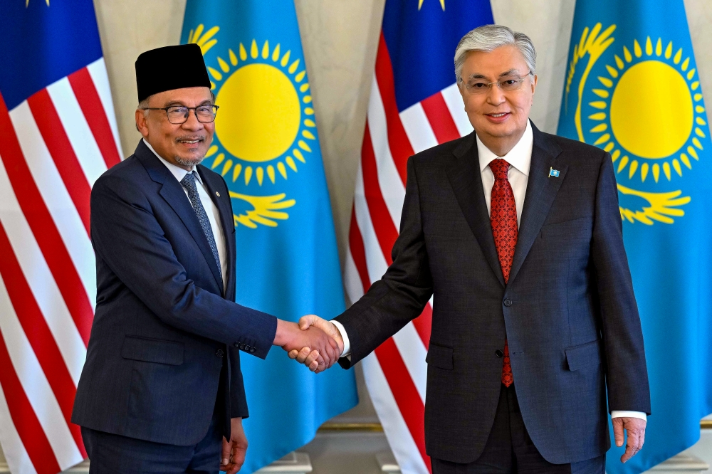  Prime Minister Datuk Seri Anwar Ibrahim meeting with Kazakhstan's President Kassym-Jomart Tokayev at the Presidential Palace (Akorda) in Astana May 16, 2024. — Bernama pic