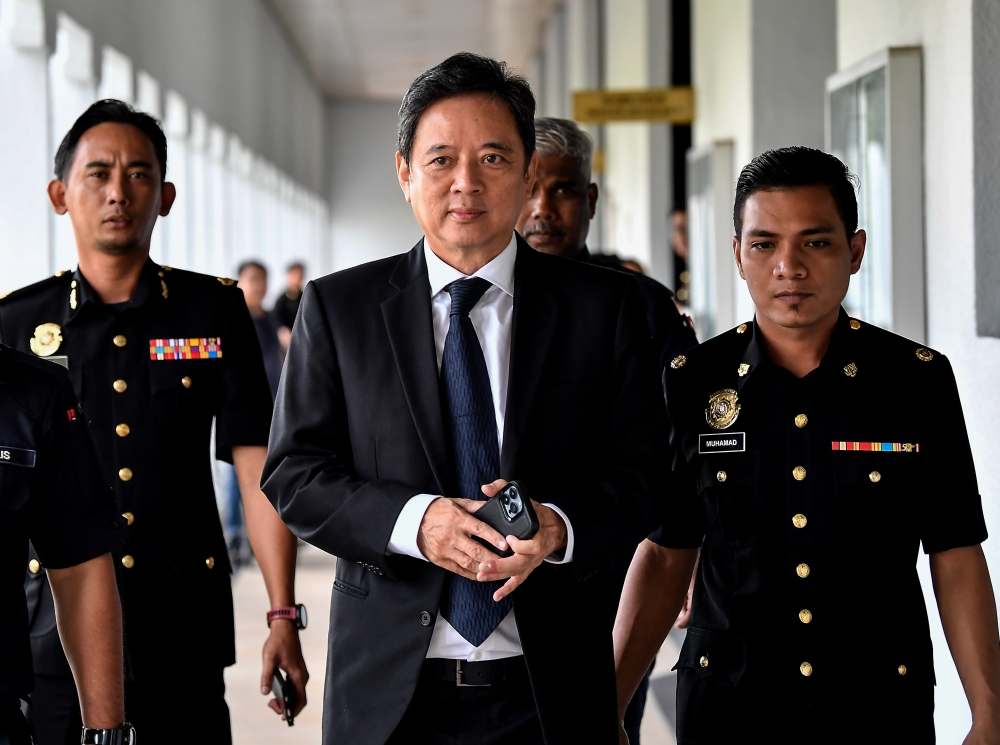 Former director of GIIB Holdings Bhd Tai Boon Wee, 64, (centre) arrives at the Sessions Court in Kuala Lumpur May 17, 2024. — Bernama pic