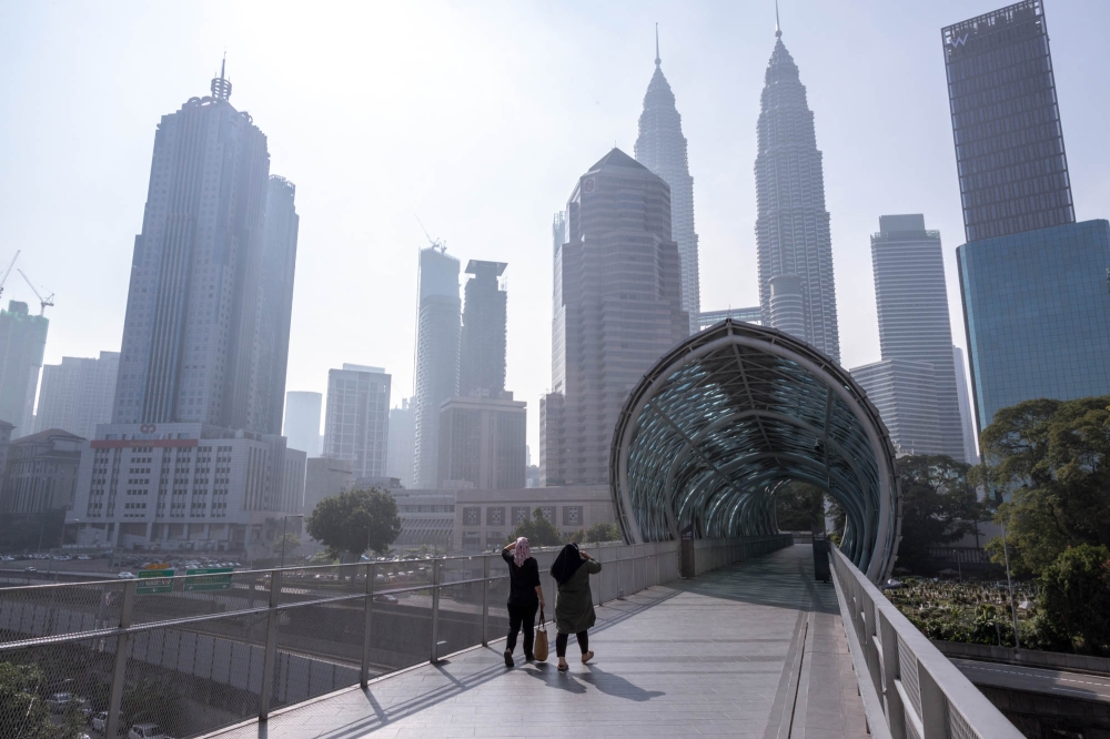 RHB Investment Bank expects Malaysia’s economic growth to accelerate above five per cent year-on-year (y-o-y) in the second quarter of 2024 (2Q 2024) and likely persist into the next quarter. — Picture by Firdaus Latif