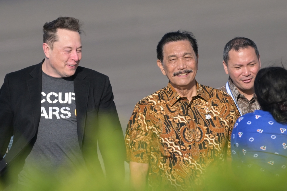 Elon Musk with Indonesia’s Maritime and Investment Coordinating Minister Luhut Binsar Pandjaitan in Denpasar. — AFP pic