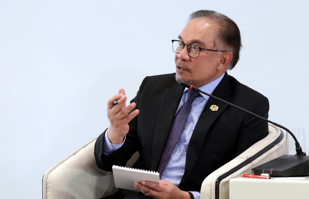 Prime Minister Datuk Seri Anwar Ibrahim responding to questions posed by businessmen at the Uzbekistan-Malaysia Business Forum held at the Samarkand Silk Road Tourism Complex yesterday. — Bernama pic