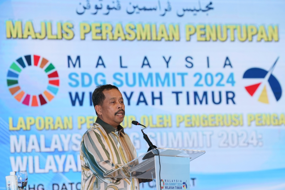 ECERDC chief executive officer Datuk Baidzawi Che Mat delivers a speech at the closing of the Sustainable Development Goals Malaysia Summit 2024 at Universiti Sultan Zainal Abidin in Kuala Nerus May 19, 2024. — Bernama pic