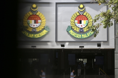 Pahang Immigration Dept deports 60 undocumented Indonesians 