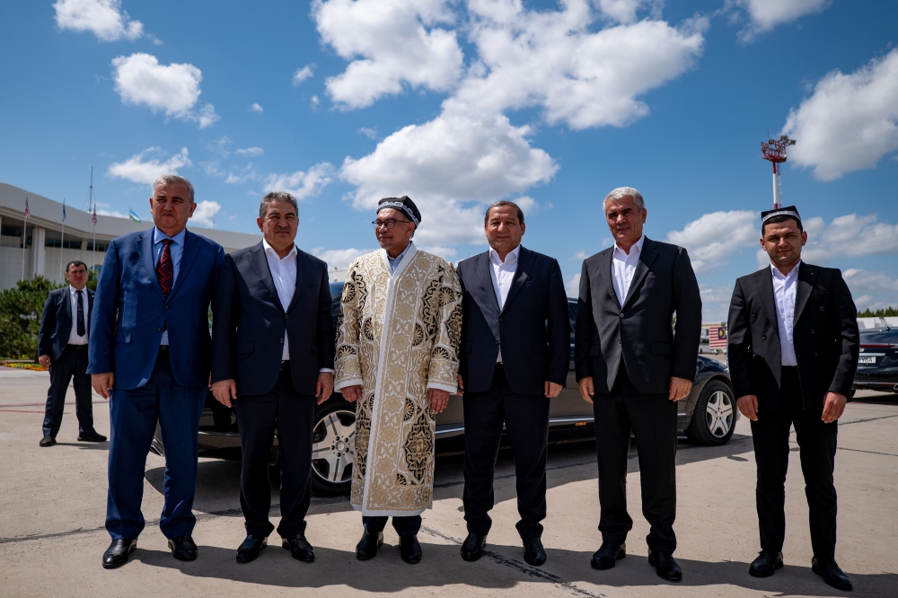 Prime Minister Datuk Seri Anwar Ibrahim (3rd left) with the First Deputy Prime Minister of Uzbekistan, Achilbay Jumaniazovich Ramatov (2nd left) before departing for Malaysia from Bukhara International Airport, May 19, 2024. — Bernama pic