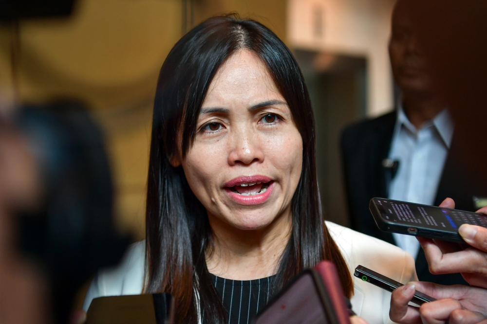 Deputy Communications Minister Teo Nie Ching speaks to the media at the CSITE 2024 exhibition in Kuala Lumpur today. — Bernama pic