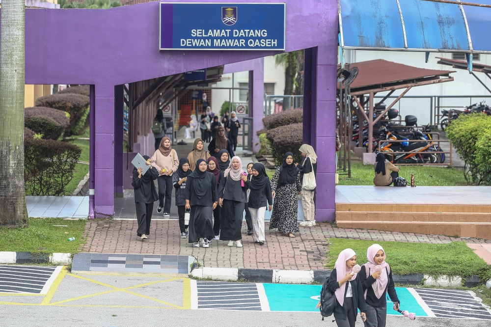 Students dress in black for the #MahasiswaUiTMBantah campaign against the proposal to allow non-Bumiputera students to enrol in its cardiothoracic surgery postgraduate programme at UiTM campus in Shah Alam, May 16, 2024. — Picture by Yusof Mat Isa