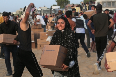 Israeli peace activists protect Gaza-bound aid convoy
