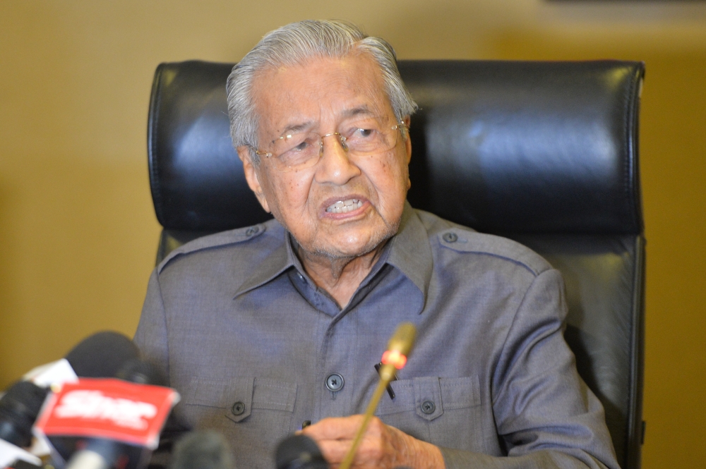Former prime minister Tun Dr Mahathir Mohamad has today accused the Royal Commission of Inquiry on the sovereignty of Batu Puteh, Middle Rocks and South Ledge of refusing access to his legal team. — Picture by Miera Zulyana