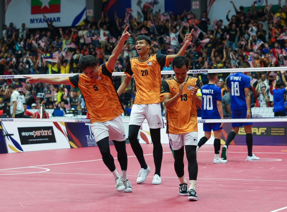 The Malaysian team beat Thailand to win the Premier Division regu title in the Sepak Takraw World Cup. ― Bernama pic