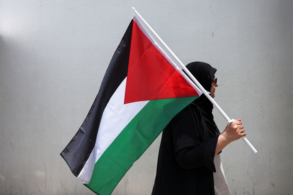 Egypt threatened yesterday to withdraw as a mediator in Gaza ceasefire negotiations after CNN reported that Egyptian intelligence changed terms of recent truce proposal and scuttled a deal. — Reuters pic