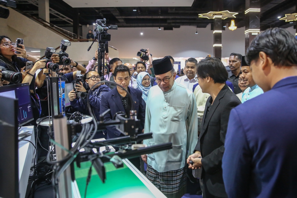 Prime Minister Datuk Seri Anwar Ibrahim emphasised the need to abandon outdated methods and embrace innovative solutions promptly, to align with the requirements of a post-normal era. — Picture by Yusof Mat Isa