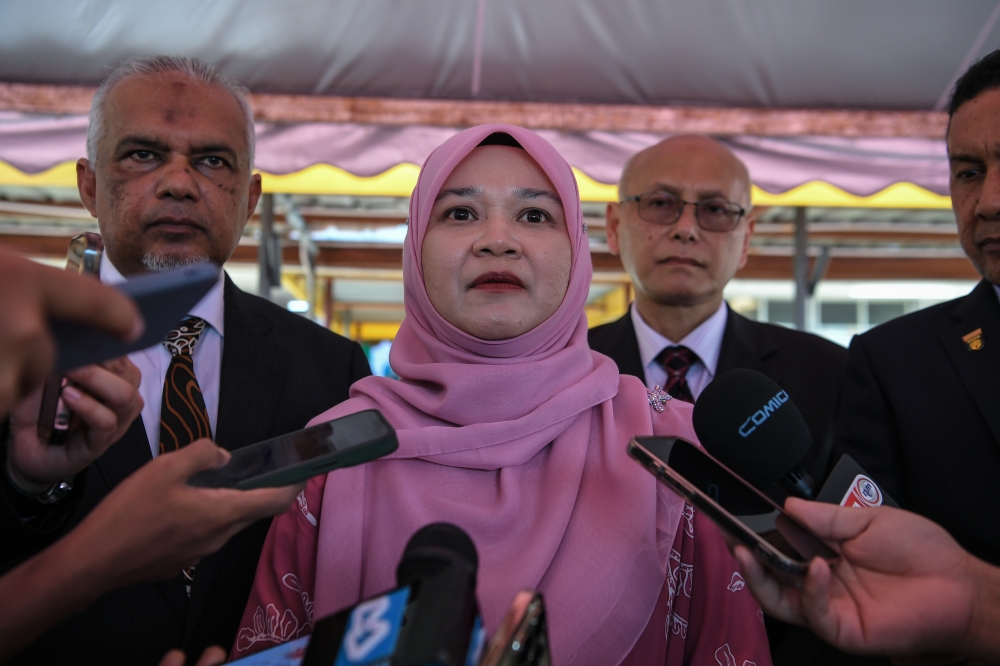 Education Minister Fadhlina Sidek speaks to the media after attending the naming ceremony of Sekolah Menengah Kebangsaan (SMK) Syed Hussein (formerly SMK Arau) today. — Bernama pic