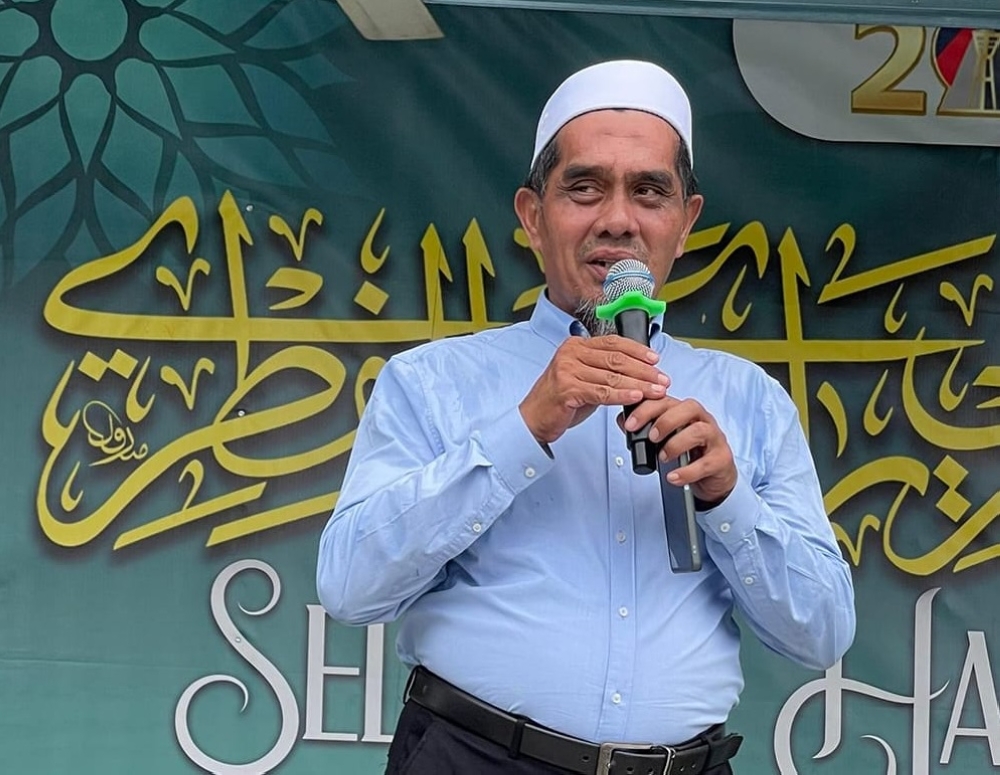 Sungai Bakap assemblyman Nor Zamri Latiff of PAS was admitted to the Seberang Jaya Hospital due to inflammation in the stomach at the end of April. — Picture via Facebook/Nor Zamri Latiff