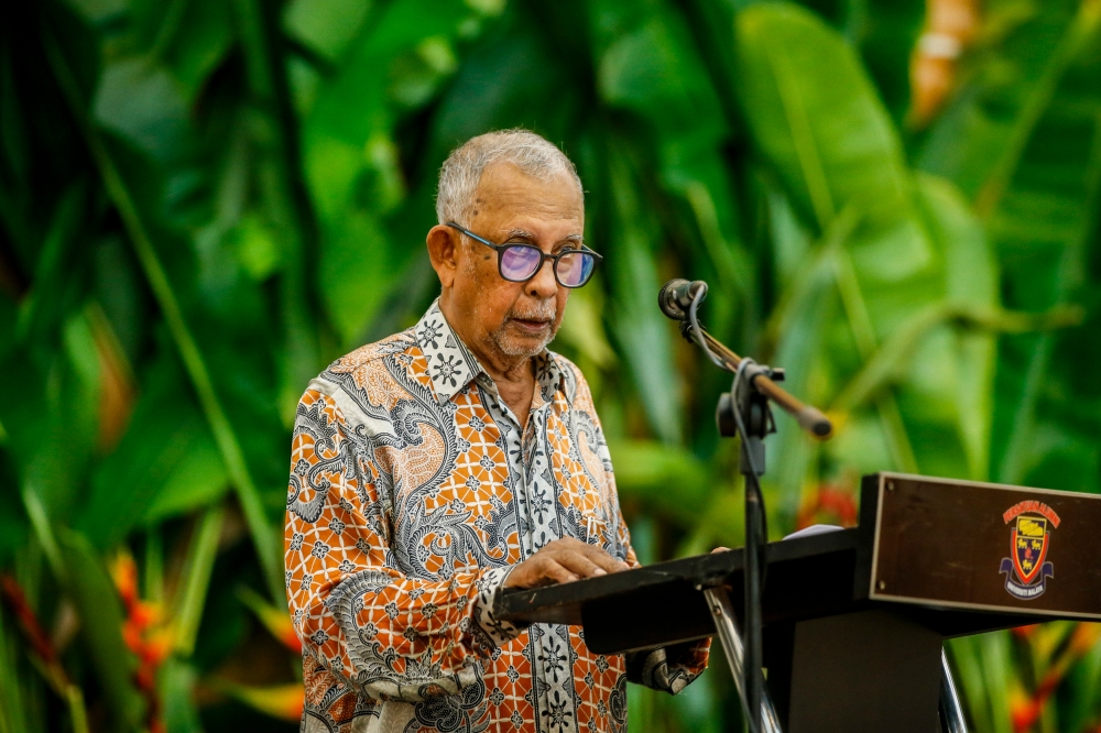 Co-Founder of G25 Malaysia, Tan Sri Mohd Sheriff Mohd Kassim delivers his welcoming speech during the G25’s book launch and forum on ‘Institutional Reforms and the Federal Constitution for a Better Malaysia’ at Rumah Kelab Persatuan Alumni Universiti Malaya (PAUM Clubhouse) in Kuala Lumpur May 25, 2024. — Picture by Hari Anggara