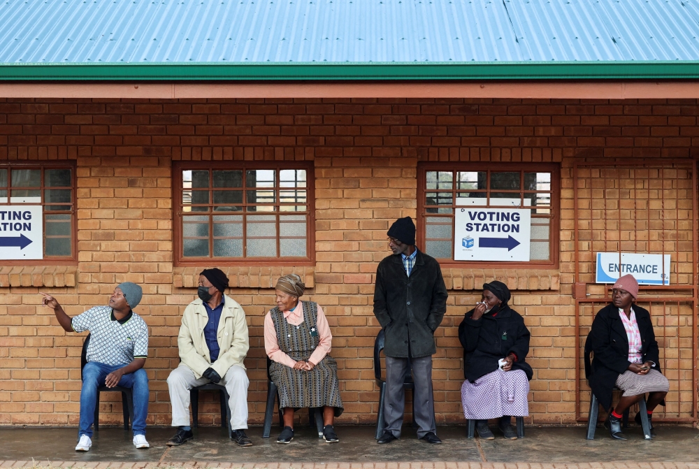 South Africans began voting today in the most competitive election since the end of apartheid, with opinion polls suggesting the African National Congress (ANC) will lose its parliamentary majority after 30 years in government. — Reuters pic