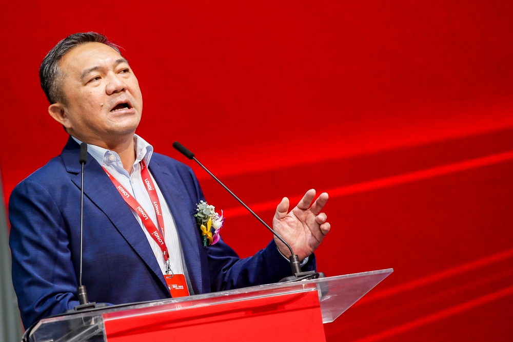 Selangor Investment, Trade, and Mobility Committee chairman Ng Sze Han said that the involvement of the companies participating in the proof of concept was decided through a Request-for-Proposal (RFP) process. He added that there are two companies involved in the bus-on-demand proof of concept process in Selangor, namely Asia Mobiliti Sdn Bhd and Badan Bus Coach Sdn Bhd. — Picture by Hari Anggara 