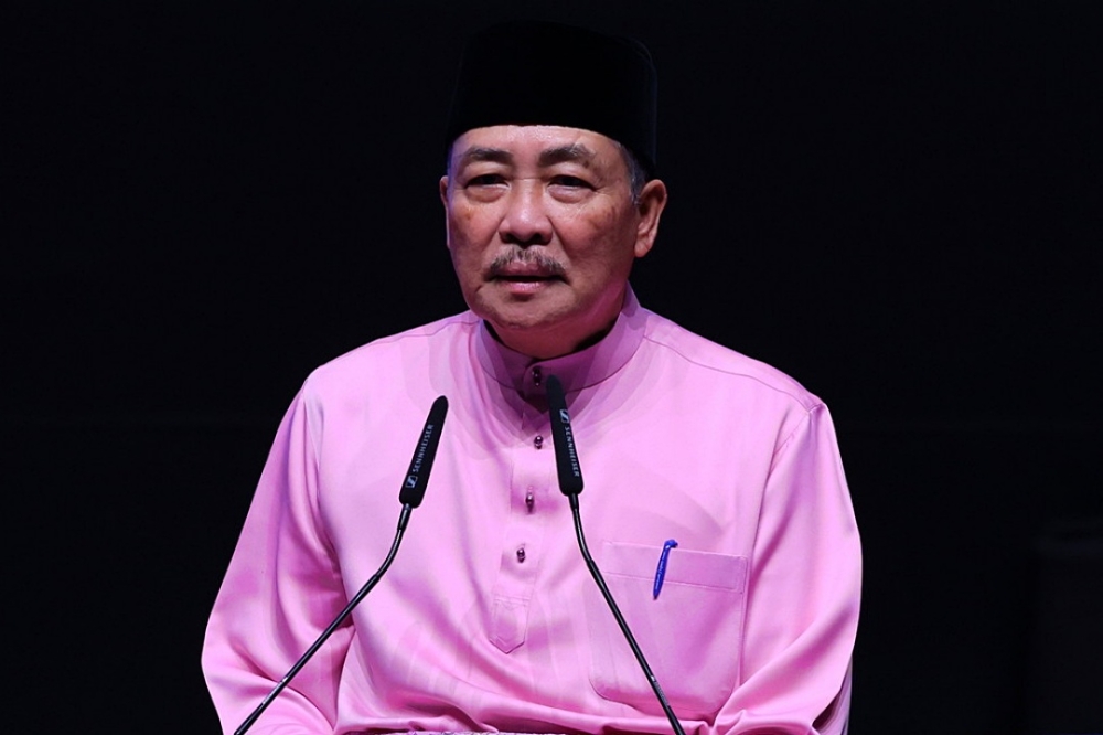 Sabah Chief Minister Datuk Seri Hajiji Noor said that the issue of setting up a sea route was discussed with Transport Minister Anthony Loke who had toured Kudat with Kudat MP Datuk Verdon Bahanda. — Bernama pic