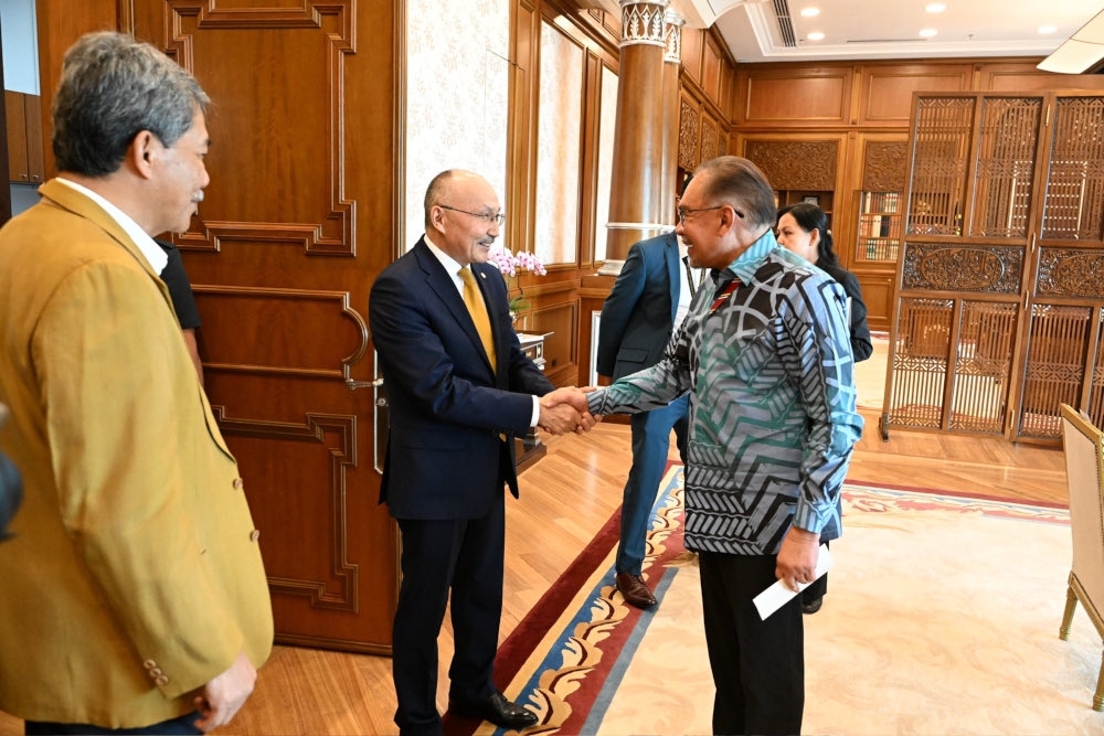 Prime Minister Datuk Seri Anwar Ibrahim shakes hands with Muratbek Azymbakiev, the Foreign Policy adviser to the President of the Kyrgyz Republic at Perdana Putra, Putrajaya, May 29, 2024. — Picture from X/Anwar Ibrahim 