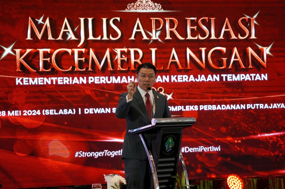 Housing and Local Government Minister Nga Kor Ming said the current Act only protects residential properties, commercial shops, offices, shopping centres and commercial units that are not subject to control. Once amended, any cases of fraud will be prosecuted in court and offenders will face a prison sentence of three years, a fine ranging from RM250,000 to RM500,000, or both. — Bernama pic 