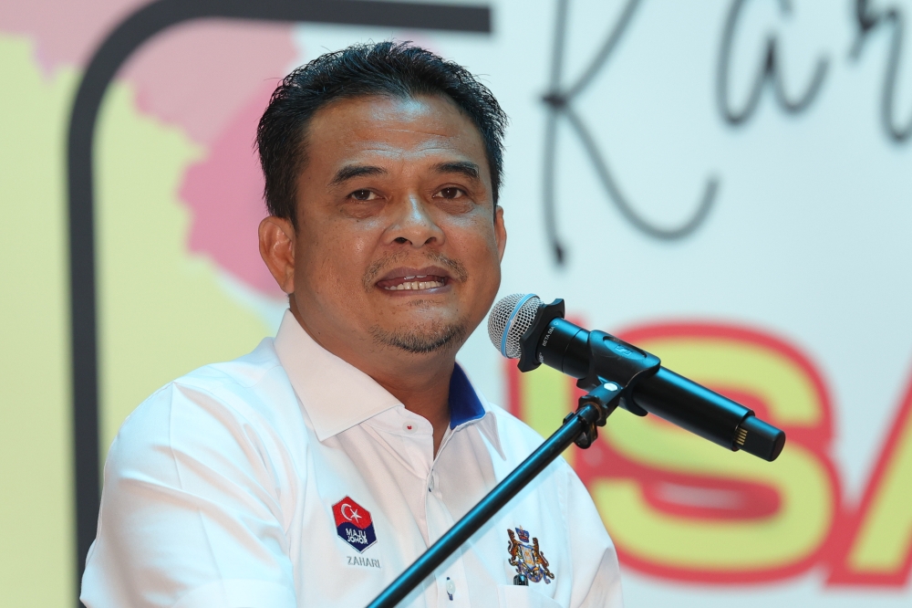 Johor Agriculture, Agro-based Industry and Rural Development Committee chairman Datuk Zahari Sarip said so far, no reports have been received on a shortage of supply and an increase in selling prices of meat. — Bernama pic