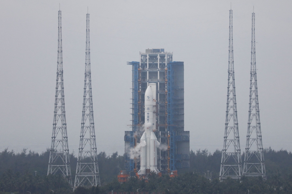 China’s Chang’e-6 lunar probe successfully landed on the far side of the Moon to collect samples, state news agency Xinhua reported today. The Chang’e 6 lunar probe and the Long March-5 Y8 carrier rocket sit atop the launch pad at the Wenchang Space Launch Site in Hainan. — Reuters pic